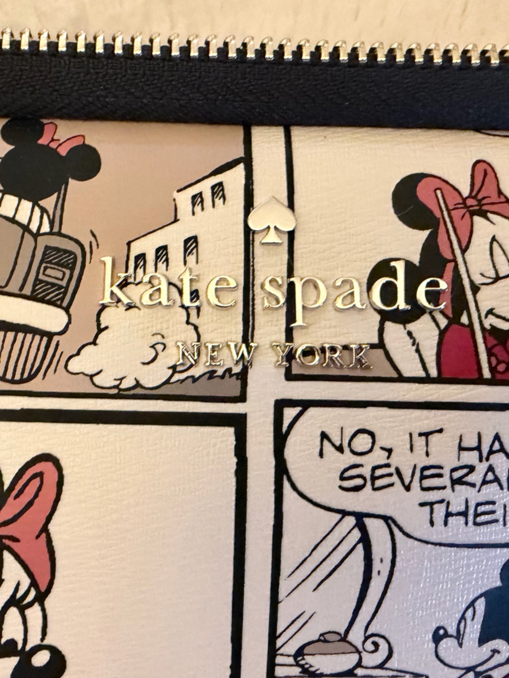 kate spade x Disney Minnie Mouse Comic Zip laptop cover